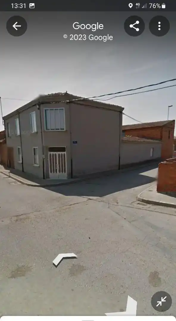 Vista exterior de Casa adosada en venda en Roperuelos del Páramo amb Traster, Moblat i Forn
