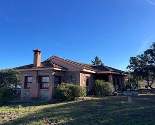 Vista exterior de Casa o xalet en venda en Valdemorillo amb Calefacció, Terrassa i Traster