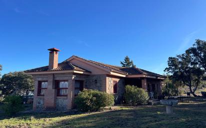 Vista exterior de Casa o xalet en venda en Valdemorillo amb Calefacció, Terrassa i Traster