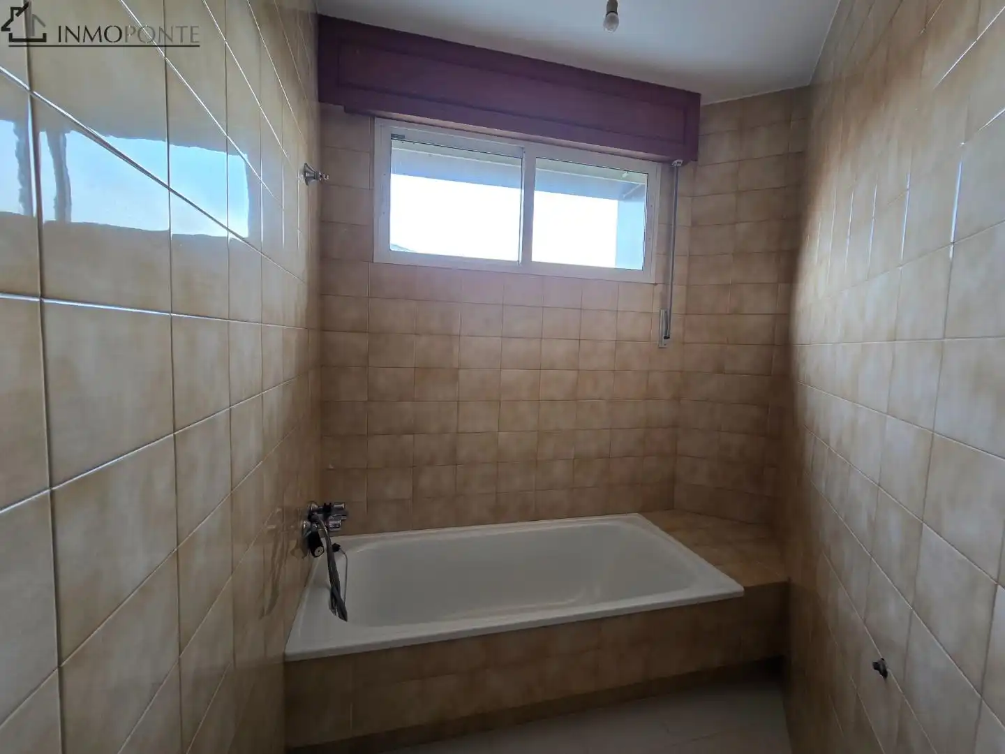 Bathroom of Flat for rent in Pontevedra Capital 