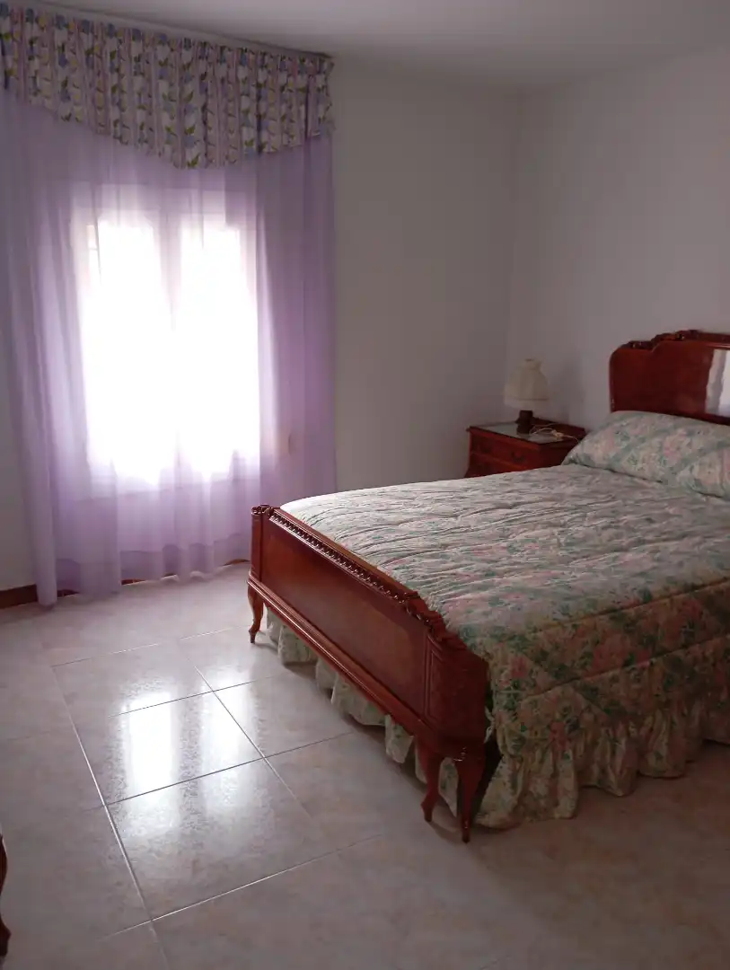 Schlafzimmer von Einfamilien-Reihenhaus zum Verkauf in Lécera mit Abstellraum, Möbliert und Ofen