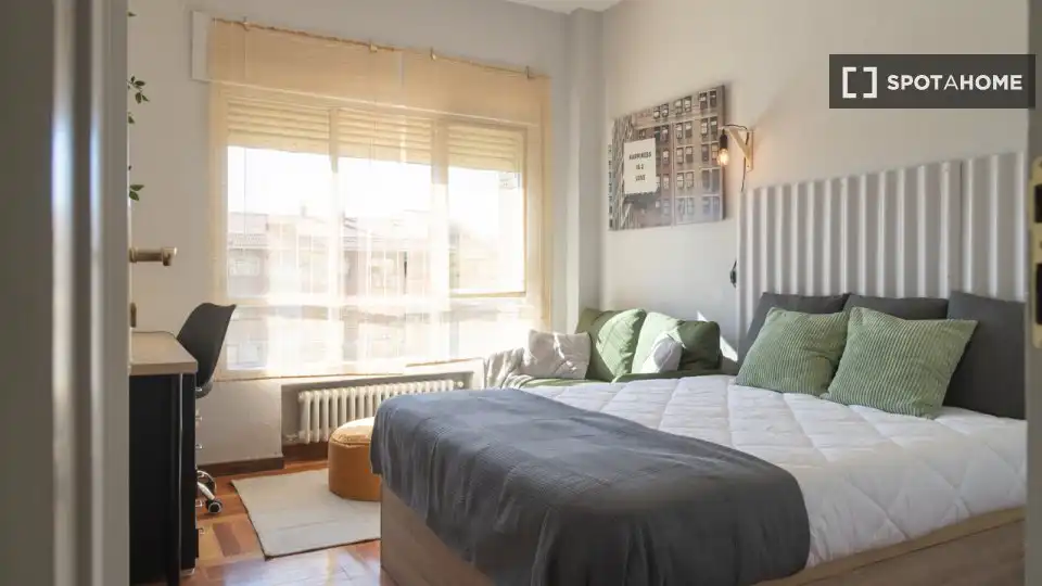 Bedroom of Flat for rent in Madrid  with Air Conditioner, Heating and Furnished