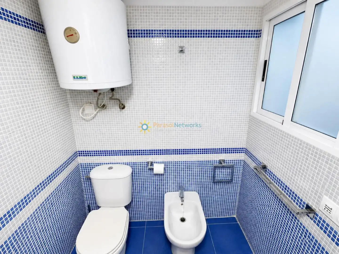 Baño de Piso de alquiler en Xeraco con Amueblado y Balcón