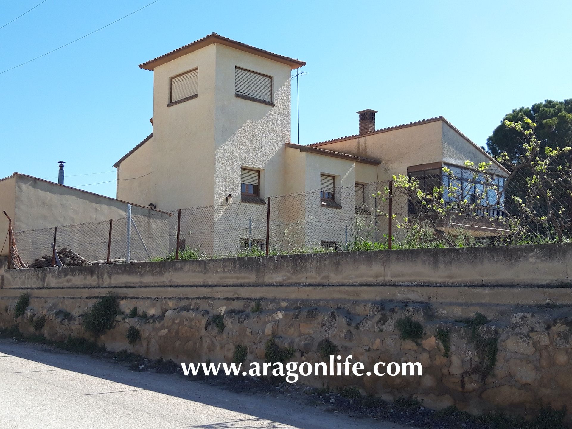 Vista exterior de Casa o xalet en venda en Maella amb Calefacció, Jardí privat i Terrassa