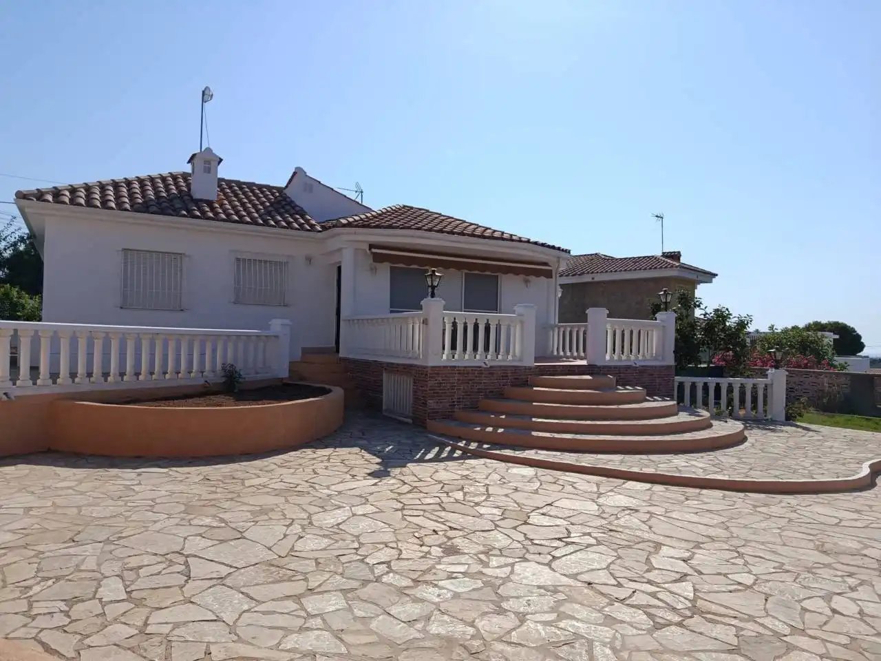 Vista exterior de Casa o xalet en venda en Vinaròs amb Aire condicionat, Calefacció i Jardí privat