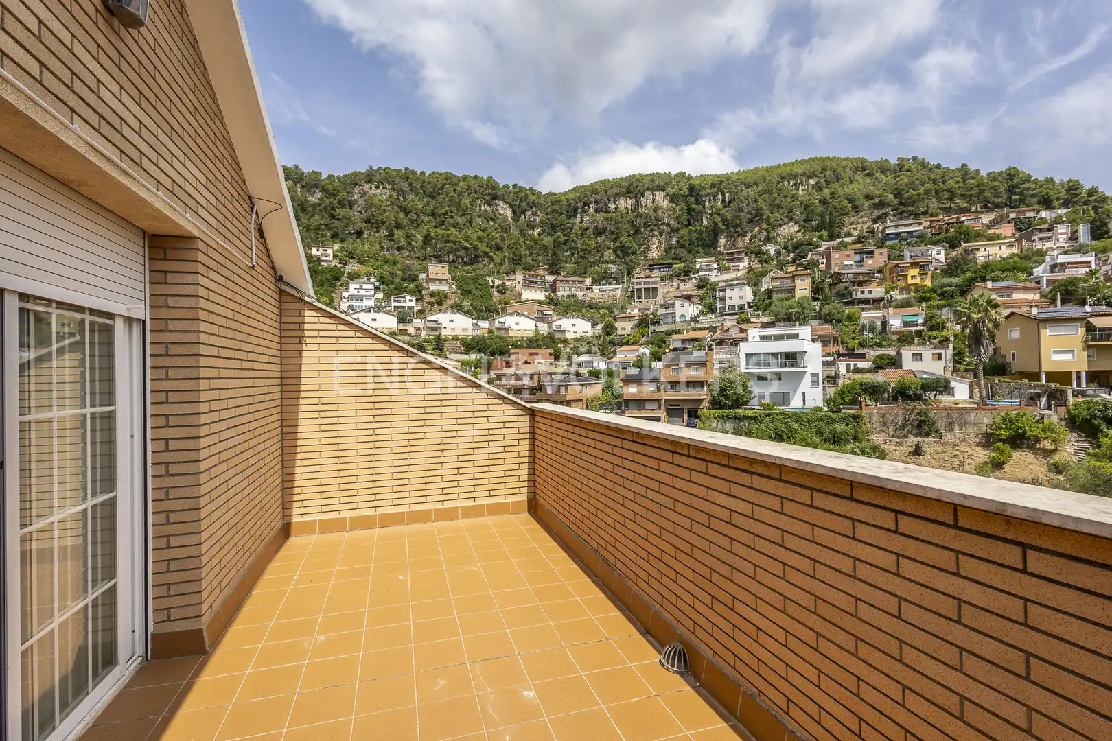 Vista exterior de Casa o xalet en venda en Vallirana amb Calefacció, Jardí privat i Terrassa
