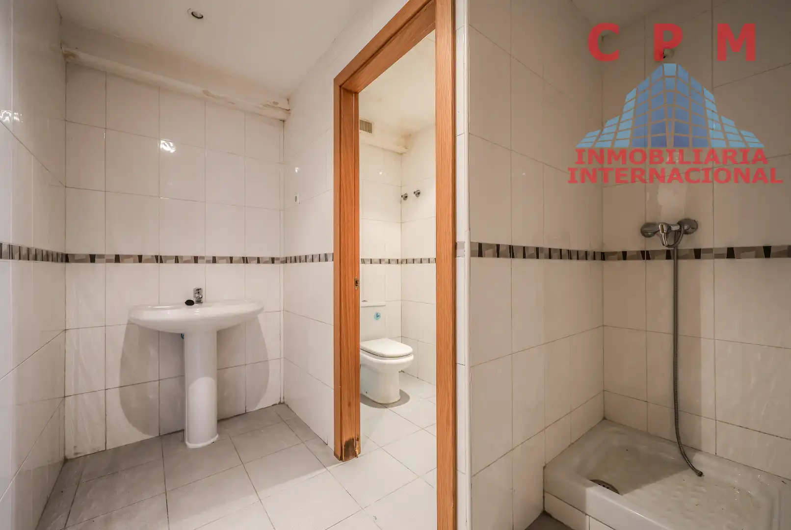 Baño de Nave industrial de alquiler en Madrid con Calefacción