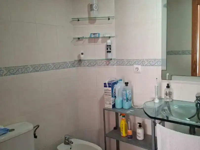 Baño de Piso para compartir en Murcia con Aire acondicionado y Amueblado