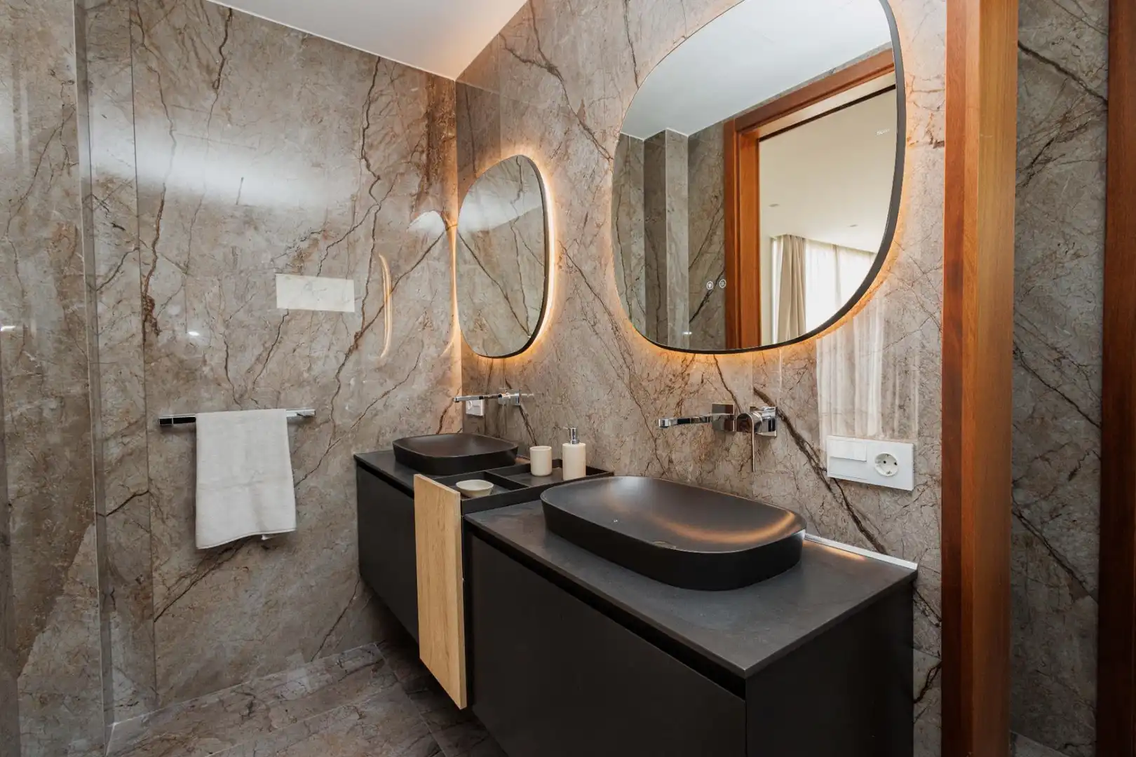 Badezimmer von Haus oder Chalet zum Verkauf in Adeje mit Klimaanlage, Privatgarten und Terrasse
