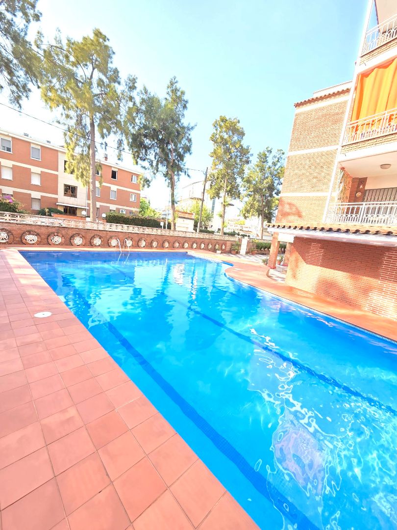 Piscina de Apartament en venda en Castelldefels amb Terrassa, Traster i Forn