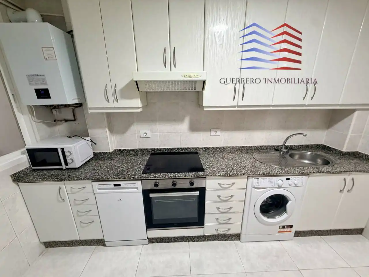 Cocina de Piso de alquiler en Ourense Capital  con Calefacción, Parquet y Alarma