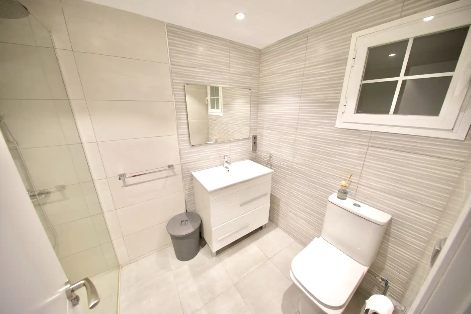 Bathroom of Flat for sale in Manises  with Air Conditioner, Terrace and Balcony