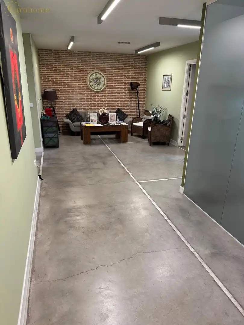 Oficina en venda a Almagro