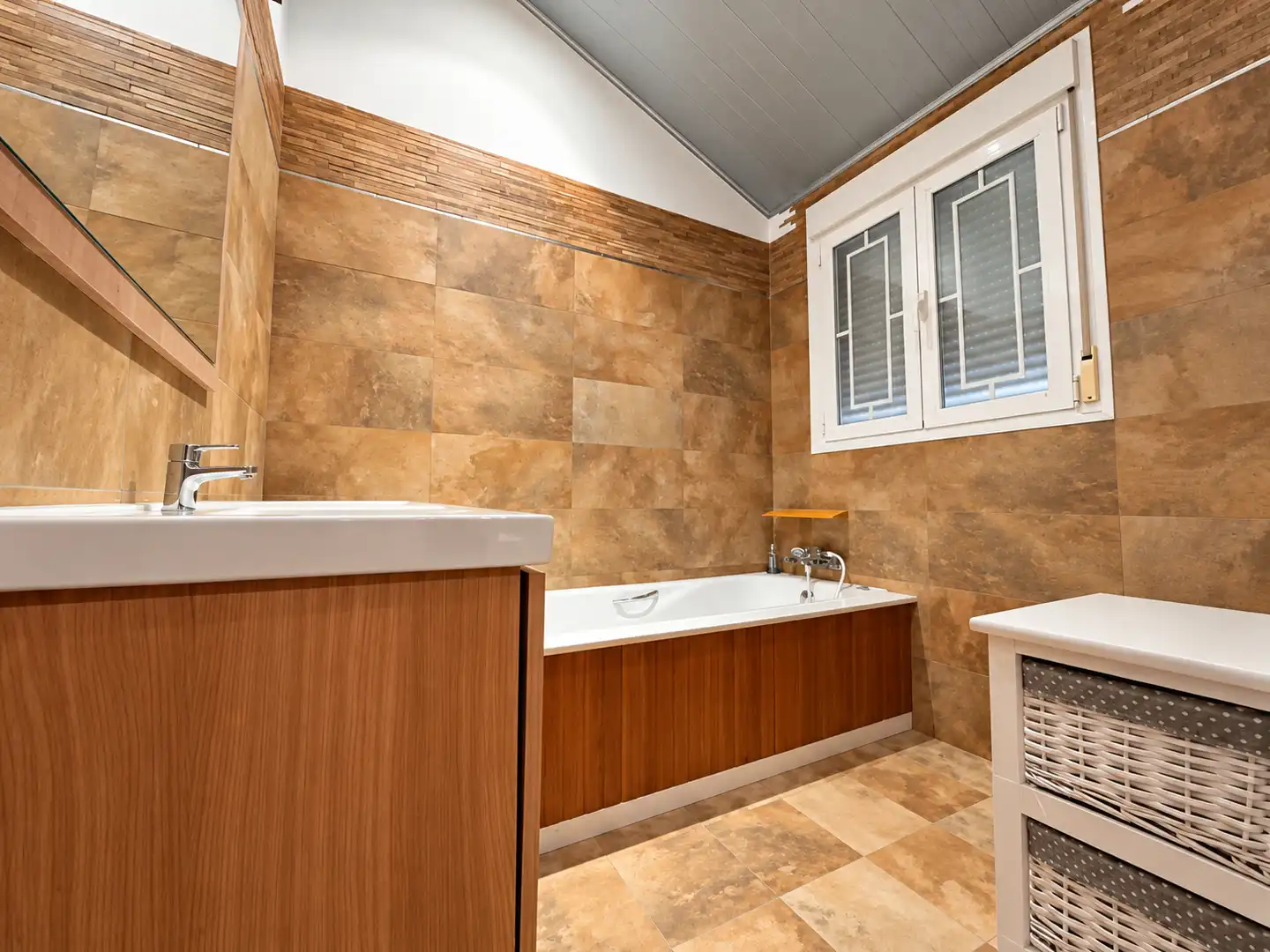Bathroom of Detached homes for sale in Dúrcal, Granada
