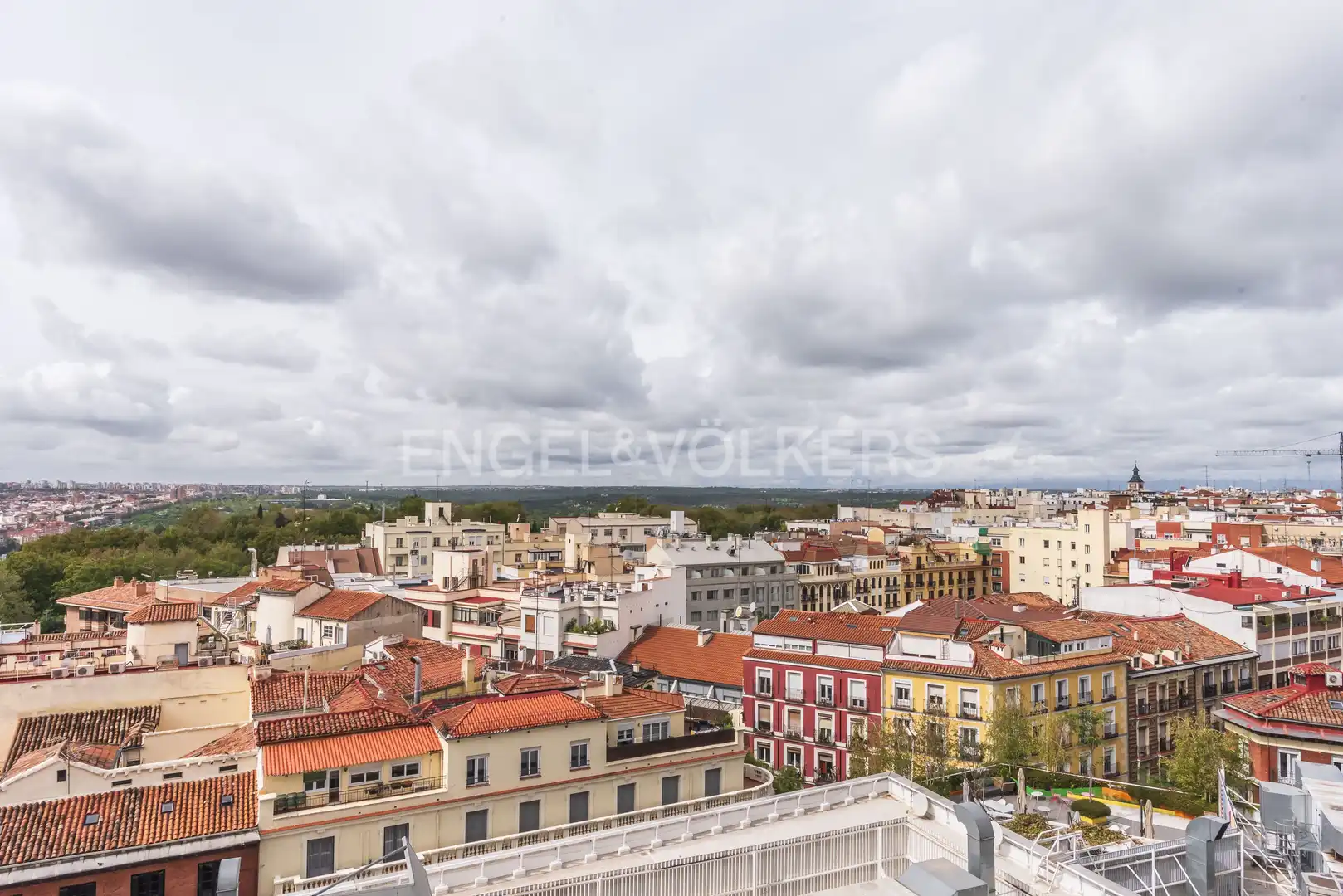 Außenansicht von Wohnung zur Miete in Madrid mit Klimaanlage, Heizung und Möbliert