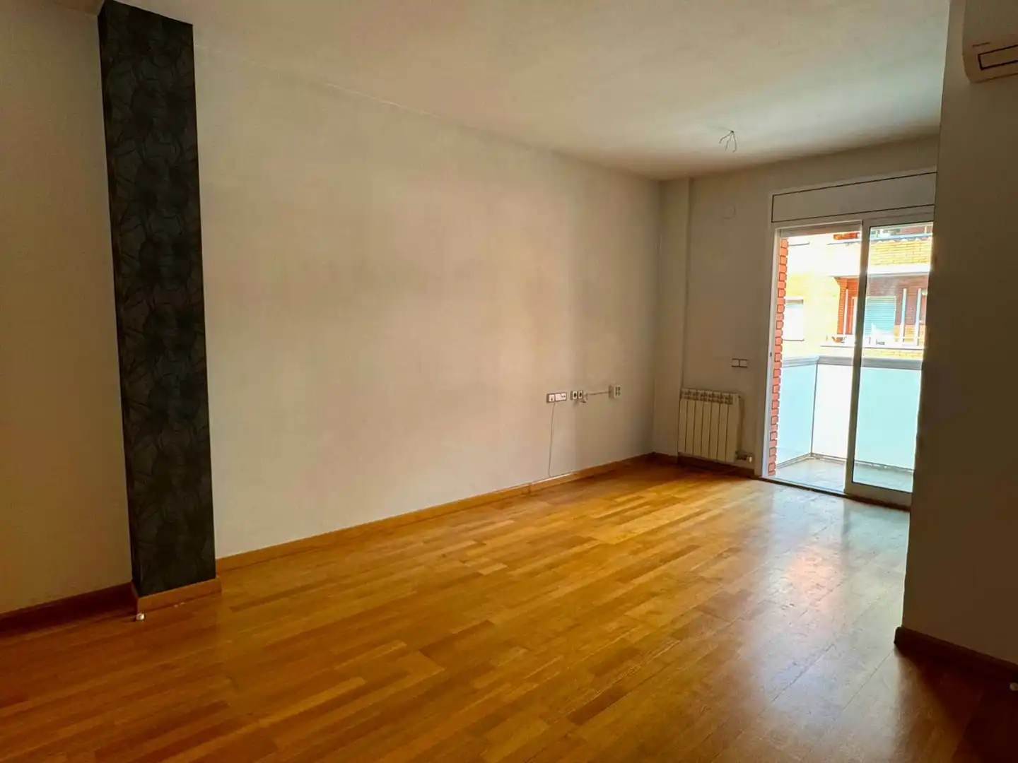 Sala de estar de Piso en venta en Molins de Rei con Aire acondicionado, Calefacción y Parquet