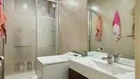 Bathroom of Flat for sale in  Madrid Capital  with Air Conditioner, Heating and Furnished