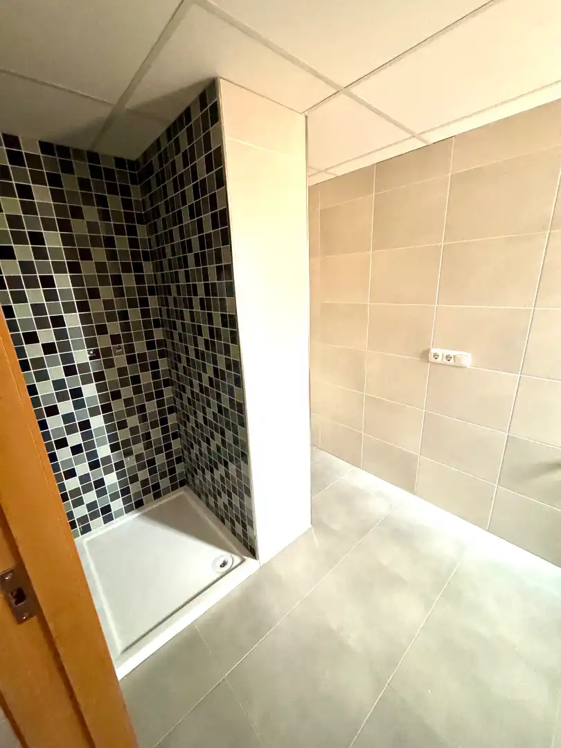 Baño de Piso de alquiler en El Ejido con Aire acondicionado, Calefacción y Amueblado