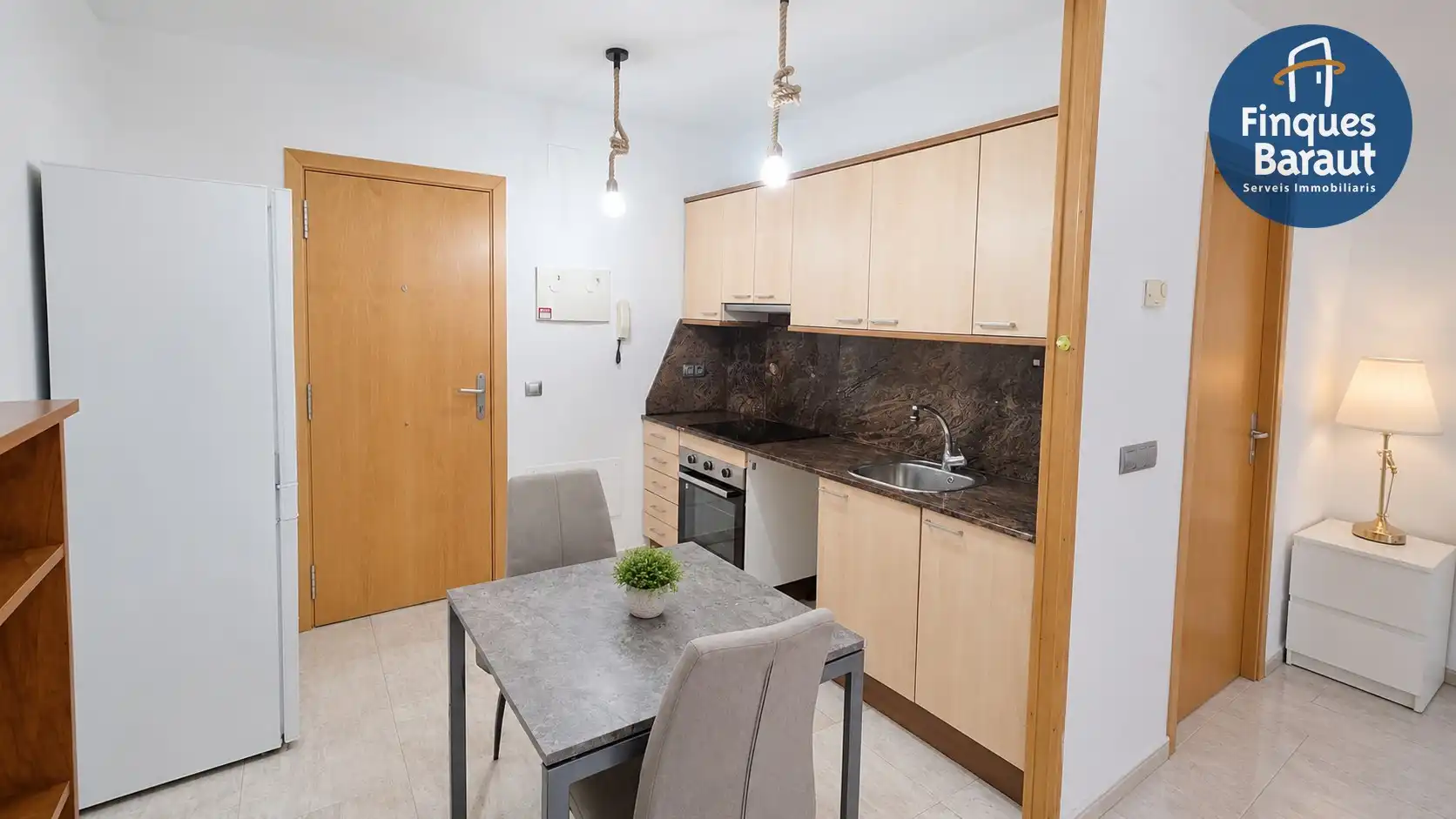Cocina de Piso en venta en Figueres con Calefacción, Terraza y Amueblado