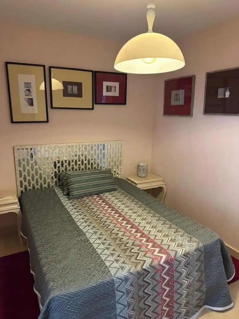 Dormitori de Casa o xalet de lloguer en Estepona amb Aire condicionat, Jardí privat i Terrassa
