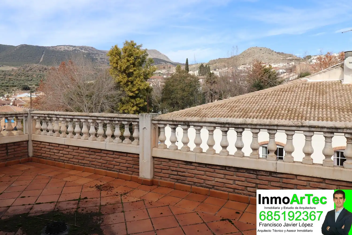 Vista exterior de Casa o xalet en venda en Íllora amb Jardí privat, Terrassa i Balcó
