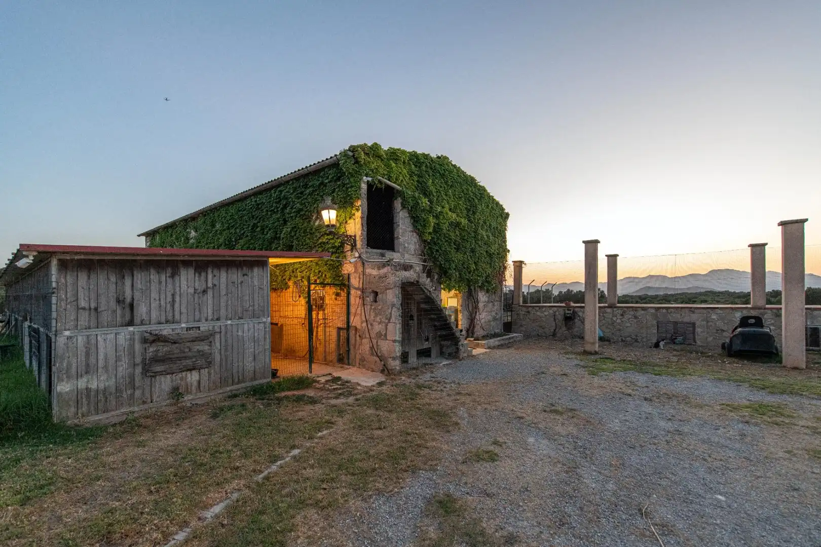 Vista exterior de Casa o xalet en venda en Llubí amb Aire condicionat, Calefacció i Jardí privat