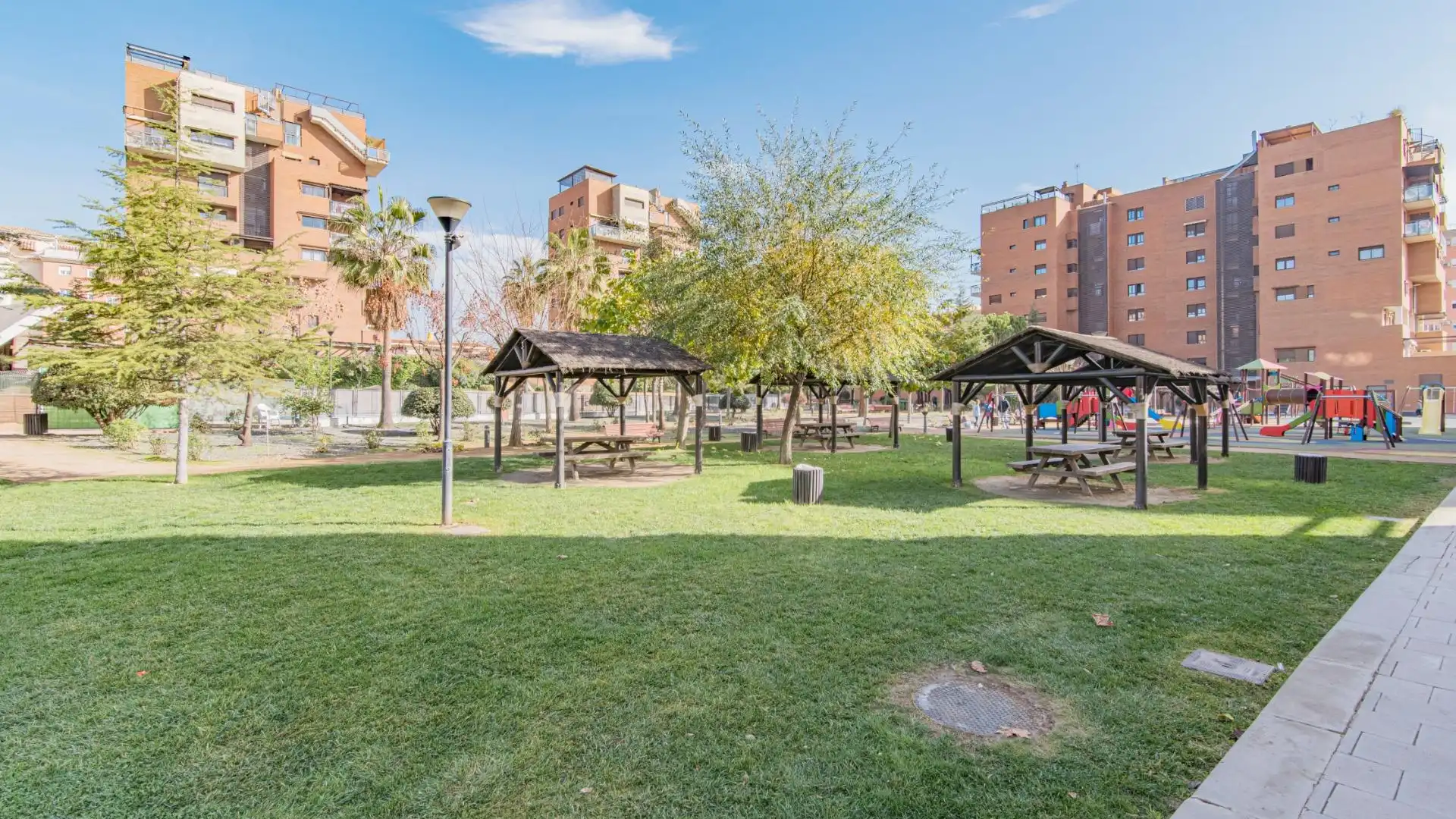 Vista exterior de Piso de alquiler en  Granada Capital con Aire acondicionado, Amueblado y Piscina comunitaria