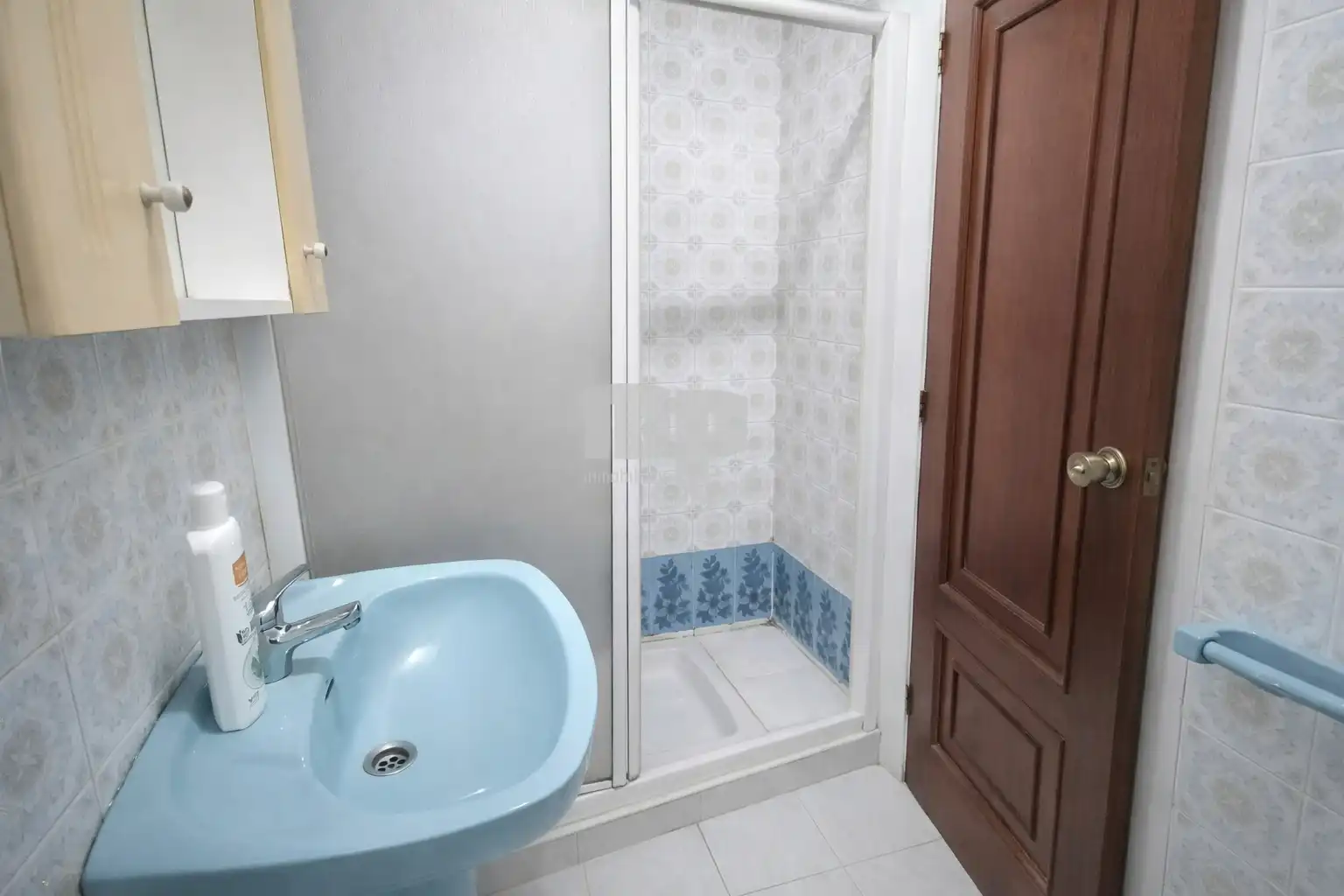 Baño de Piso en venta en Redondela con Calefacción, Terraza y Balcón