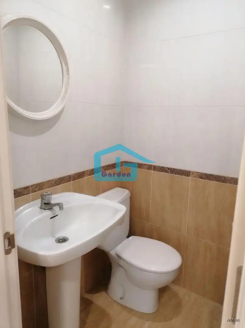 Bathroom of Commercial properties for rent in Sanxenxo