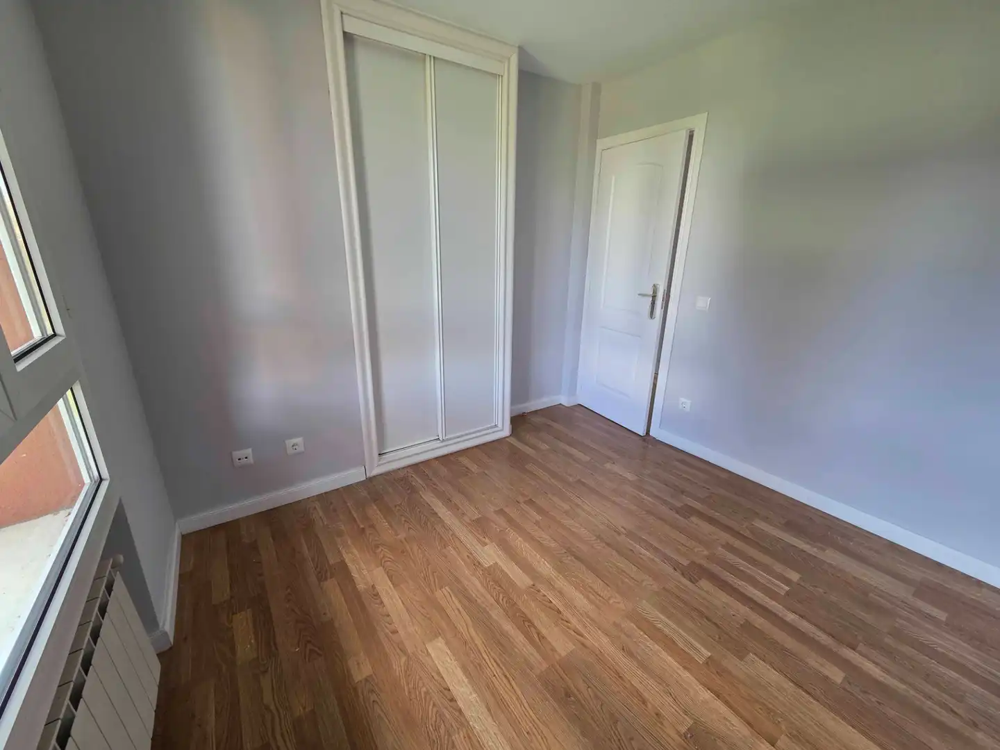 Habitación de Casa adosada de alquiler en La Moraleja con Calefacción, Jardín privado y Terraza