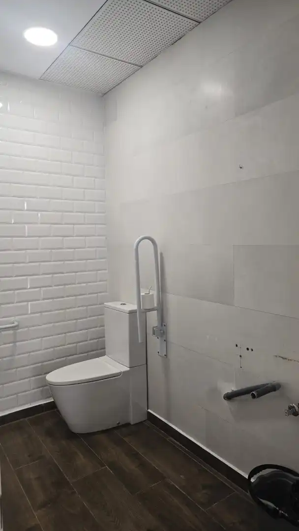 Baño de Local en venta en Sant Pere de Ribes con Aire acondicionado y Calefacción