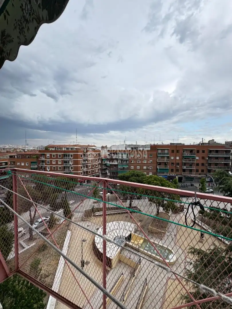 Vista exterior de Piso en venta en Madrid