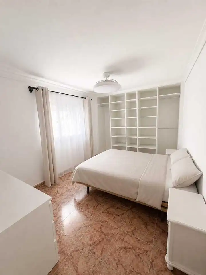 Dormitori de Casa o xalet de lloguer en Coín amb Aire condicionat, Terrassa i Moblat