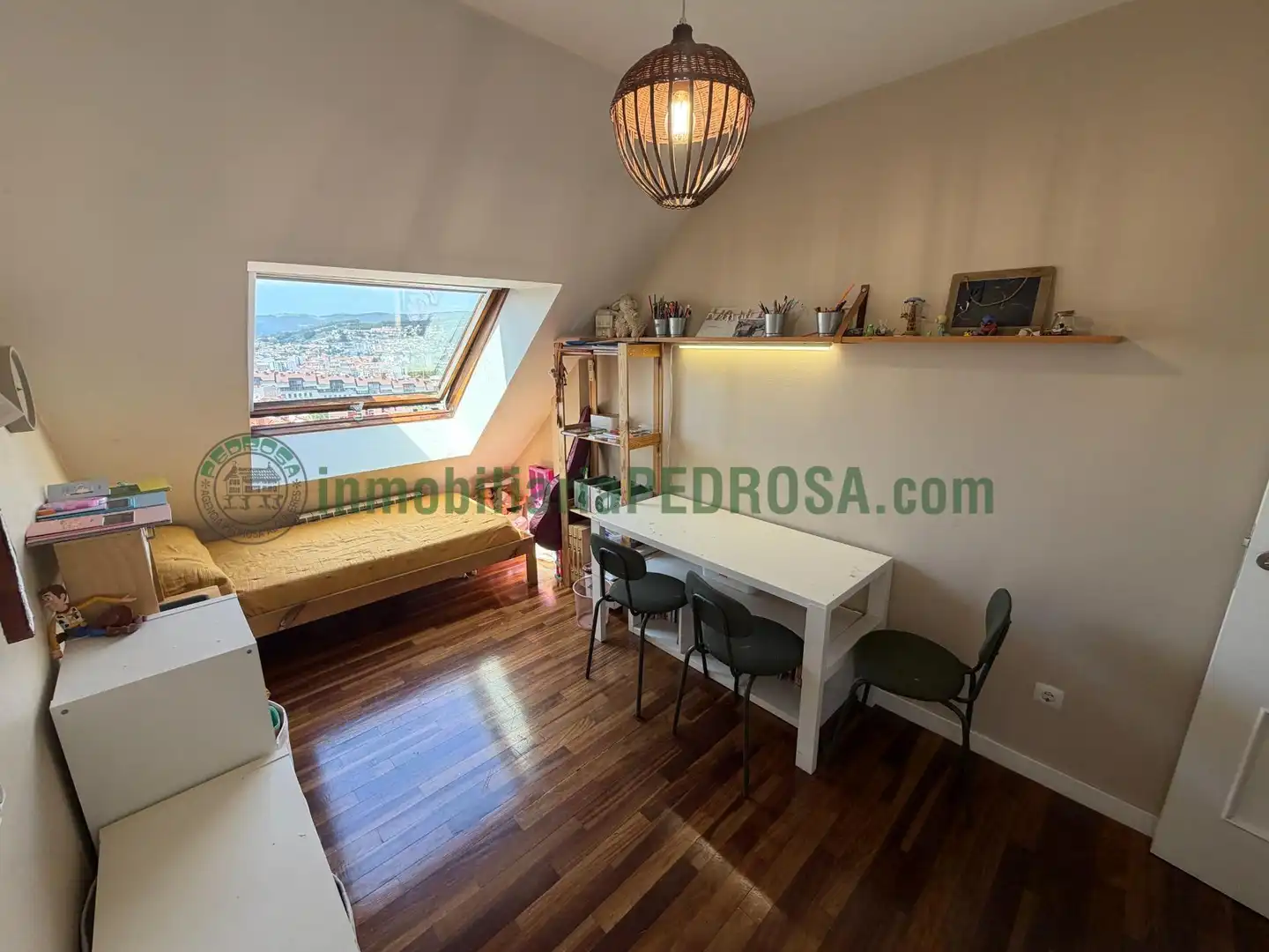 Habitación de Ático en venta en Pontevedra Capital  con Calefacción y Terraza
