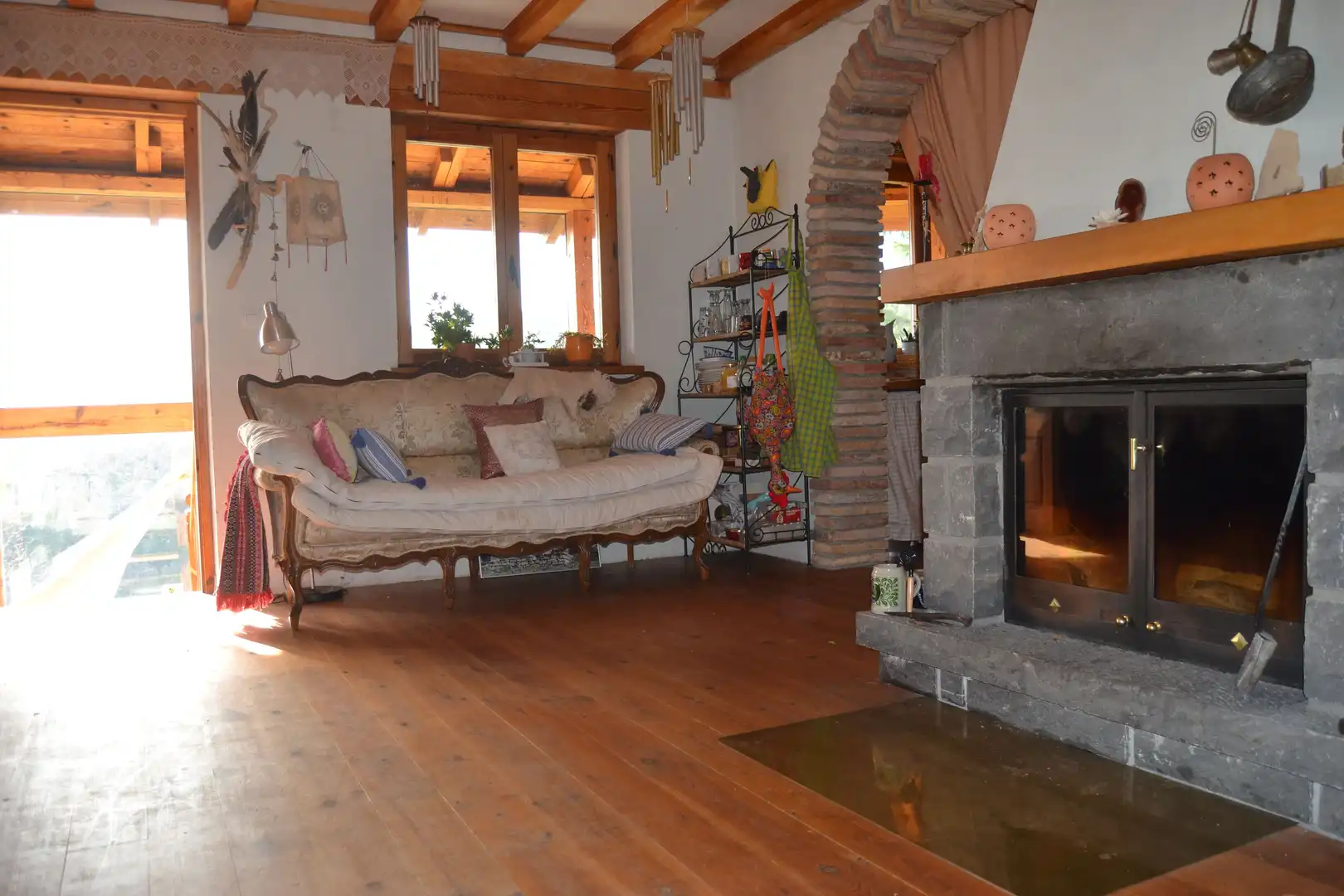 Wohnzimmer von Haus oder Chalet zum Verkauf in Aisa mit Heizung und Privatgarten