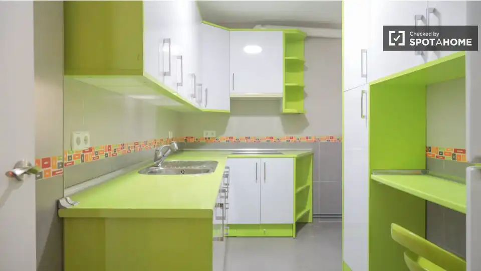 Kitchen of Flat for rent in Madrid  with Air Conditioner, Heating and Furnished