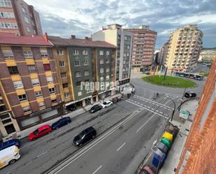 Vista exterior de Pis en venda en Avilés amb Calefacció, Parquet i Terrassa