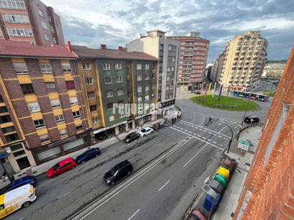 Vista exterior de Pis en venda en Avilés amb Calefacció, Parquet i Terrassa