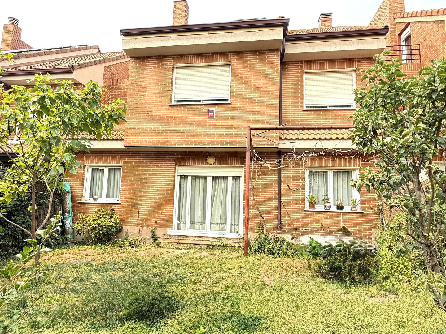 Vista exterior de Casa adosada en venda en Las Rozas de Madrid amb Calefacció