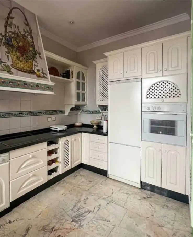 Cuina de Casa o xalet en venda en La Roda de Andalucía amb Aire condicionat, Terrassa i Moblat