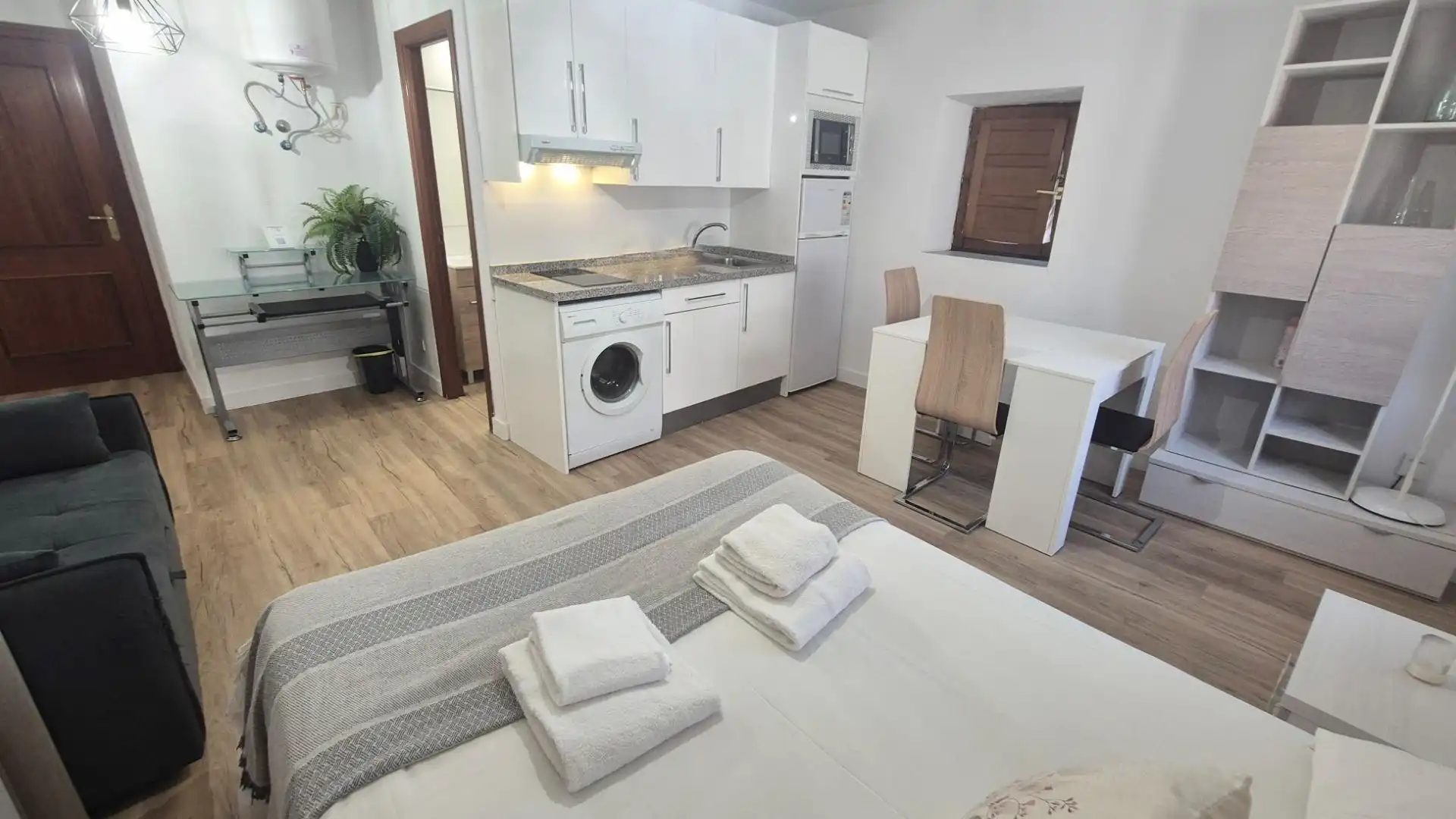 Bedroom of Study for rent in Salamanca  with Heating, Furnished and Balcony