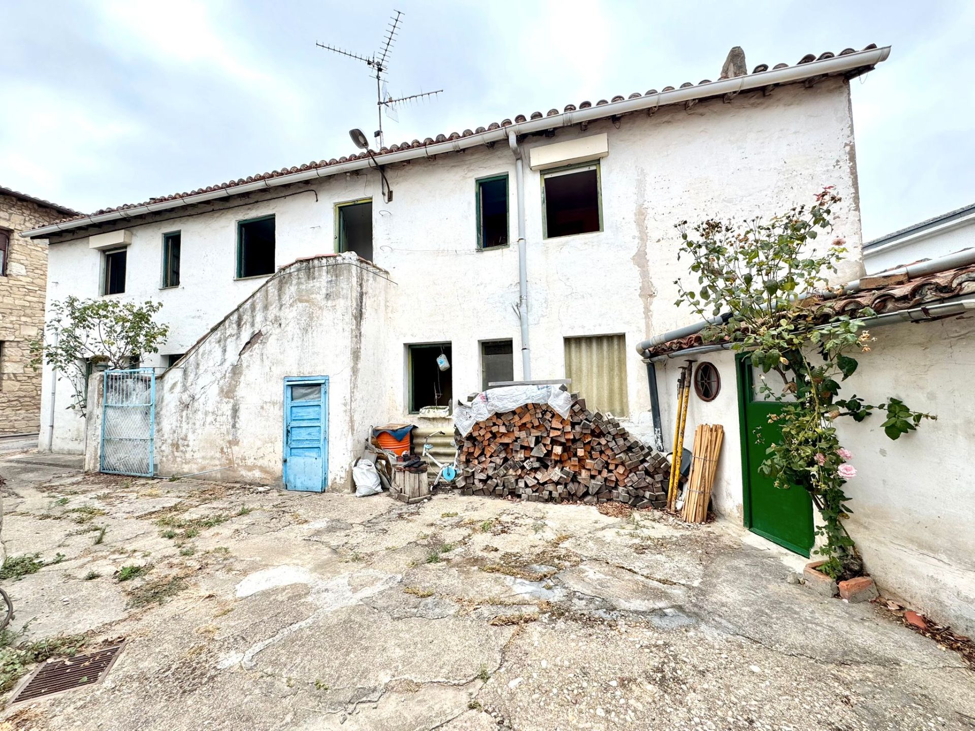 Exterior view of Country house for sale in Miranda de Ebro