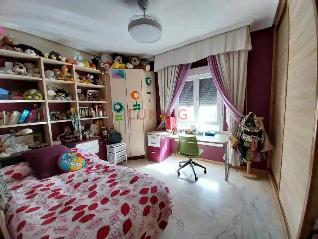 Dormitori de Casa o xalet en venda en Cáceres amb Jardí privat