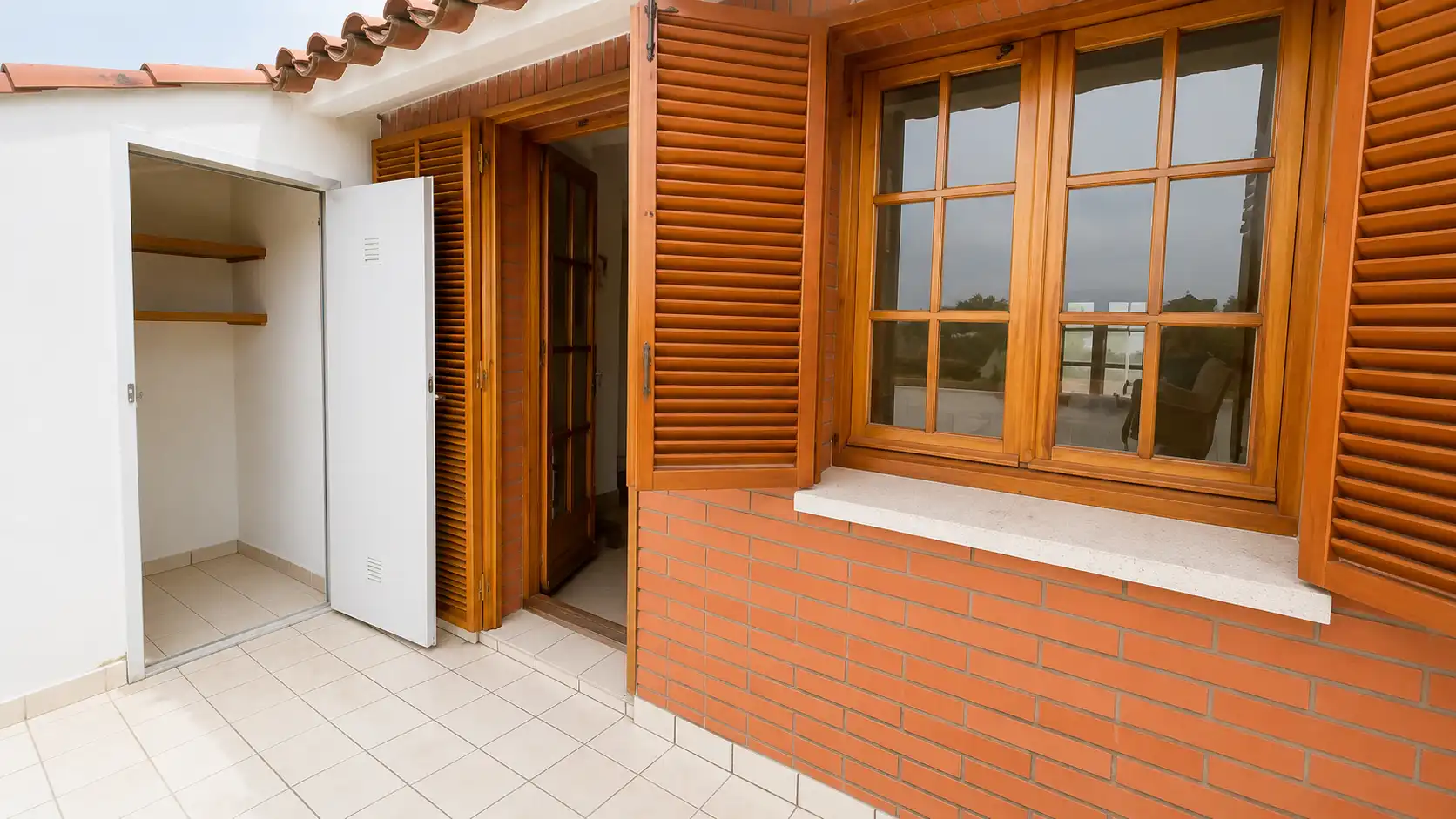 Vista exterior de Casa o xalet en venda en Cerdanyola del Vallès amb Calefacció, Jardí privat i Forn