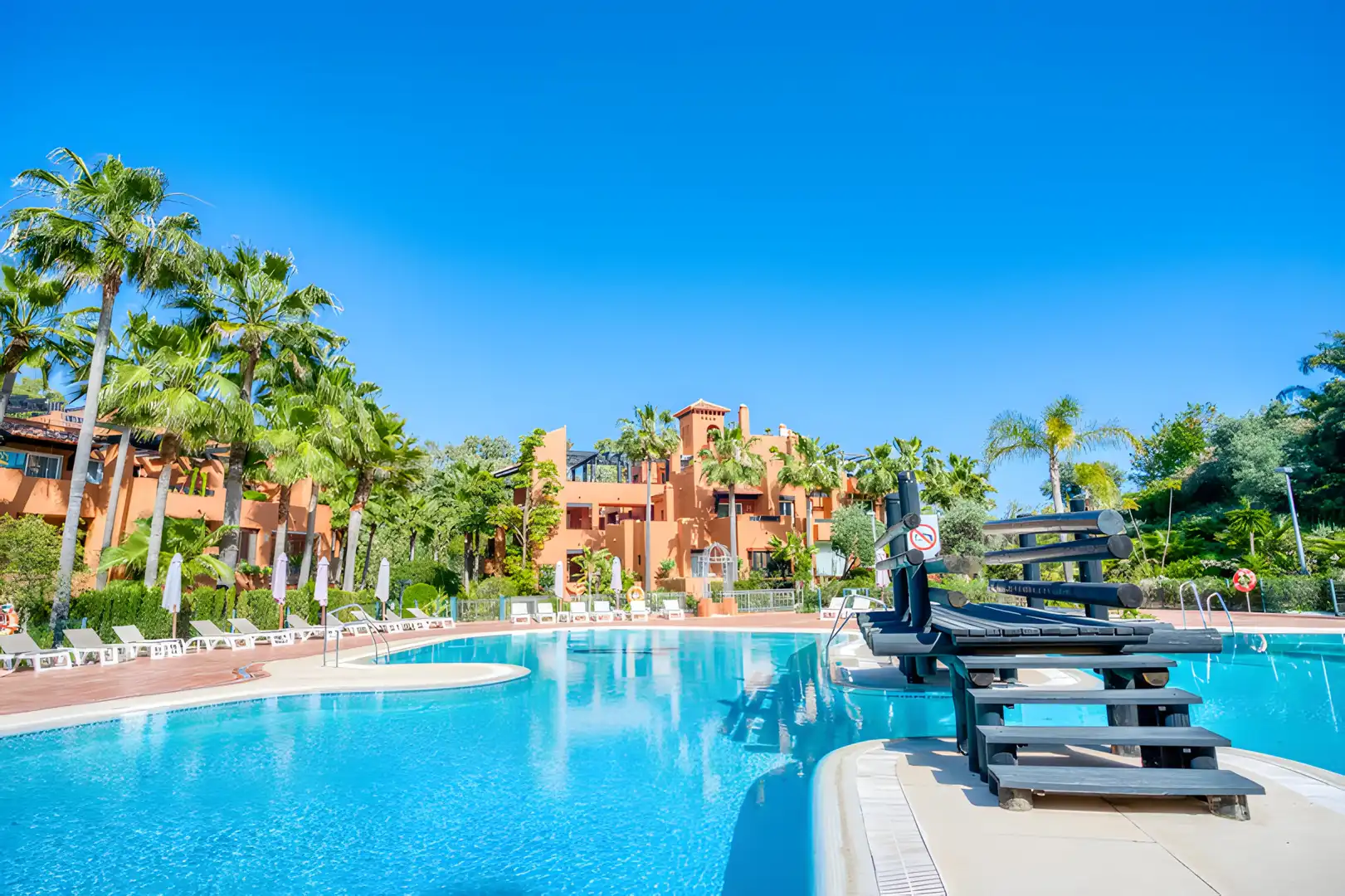 Piscina de Planta baixa en venda en Marbella amb Aire condicionat, Terrassa i Piscina