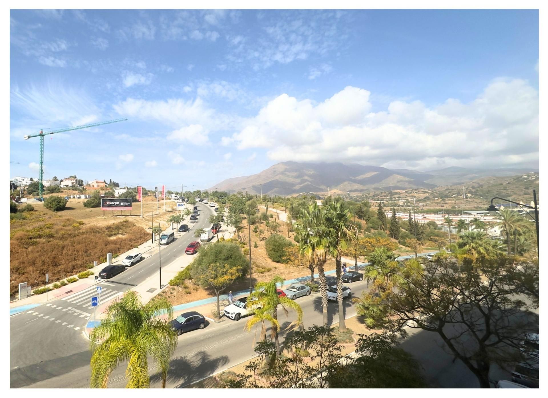 Vista exterior de Apartament de lloguer en Estepona amb Aire condicionat, Jardí privat i Terrassa