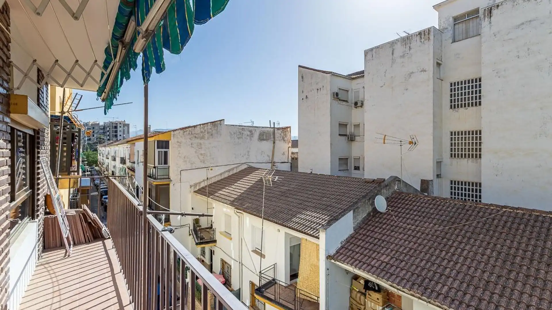 Exterior view of Flat for sale in  Granada Capital