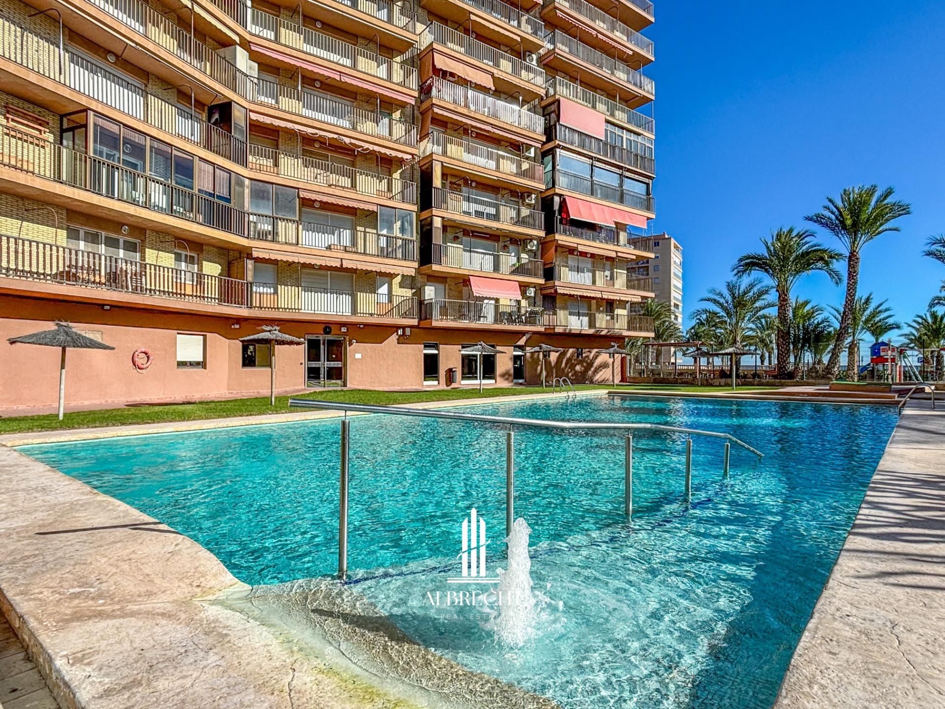 Piscina de Apartament de lloguer en Elche / Elx amb Terrassa, Balcó i Piscina comunitària