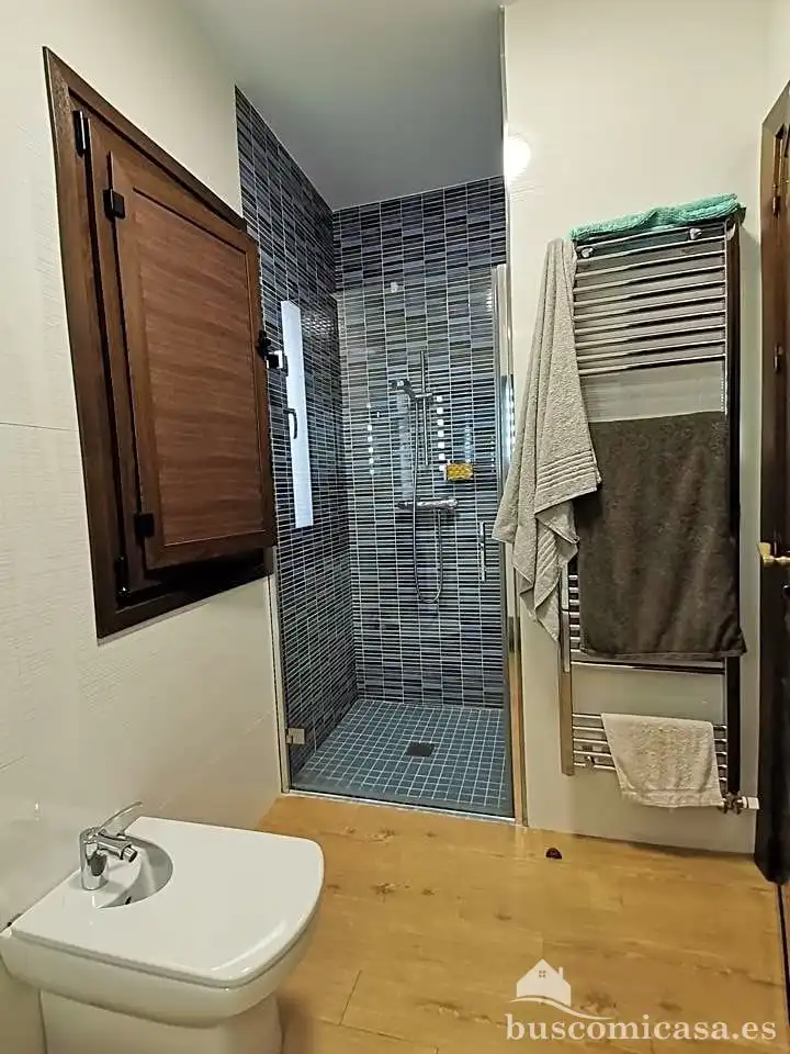 Bany de Casa o xalet en venda en Linares amb Aire condicionat, Calefacció i Terrassa
