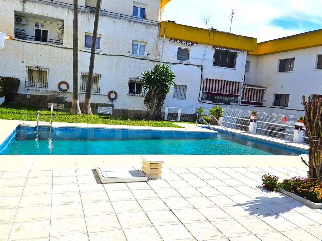 Schwimmbecken von Wohnungen zum Verkauf in Torremolinos mit Privatgarten, Terrasse und Schwimmbad